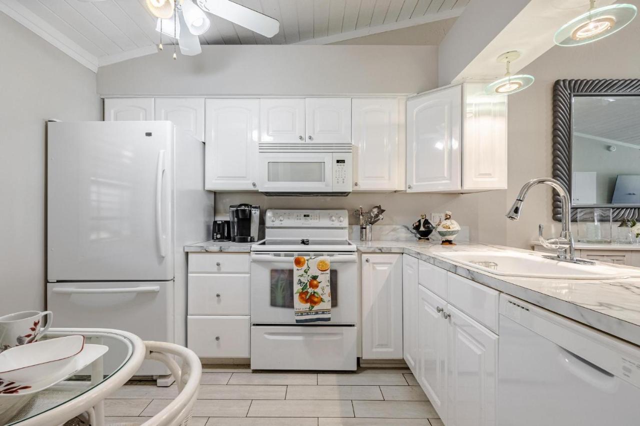 Association, Tennis Courts And Pool, Sleeps 4 - Cinnamon Cove Cozy Condo Форт Майерс Экстерьер фото